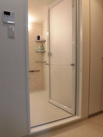 小さなお子様も入りやすいエコベンチ浴槽で楽しいバスタイムに 小さなお子様も入りやすいエコベンチ浴槽で楽しいバスタイムに